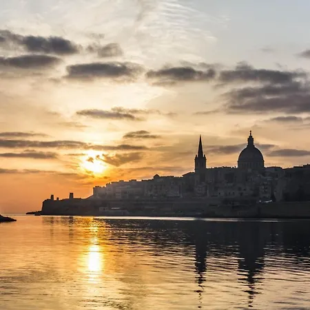 Marvellous With Valletta And Harbour Views Sliema